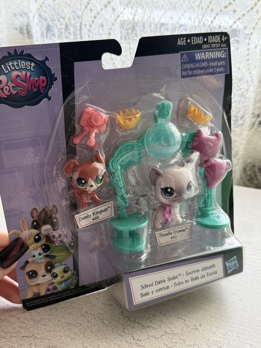 Littlest Pet Shop: School Dance Smiles.