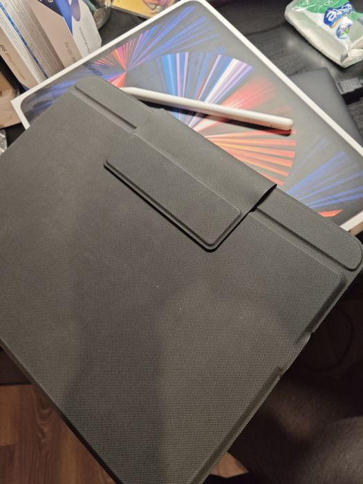 IPad Pro 5th gen Wifi cu accesorii și cutia