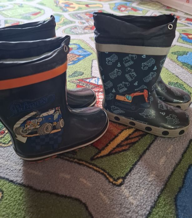 Продам детские резиновые сапоги