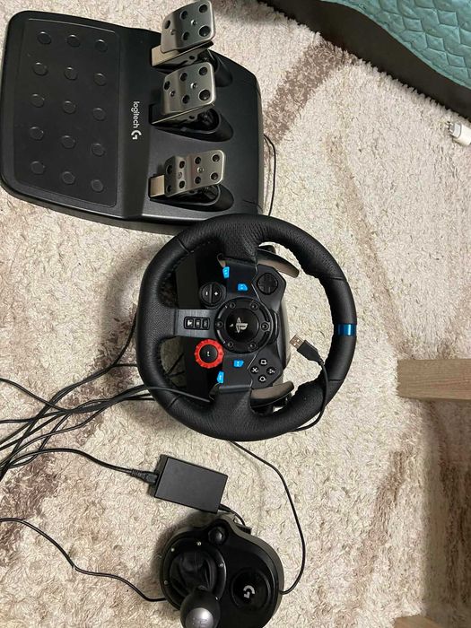 Logitech G29 + Shifter + педали | PS4/PS5/PC | Отлично състояние