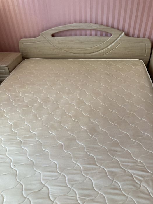 Продам кровать с матрацем