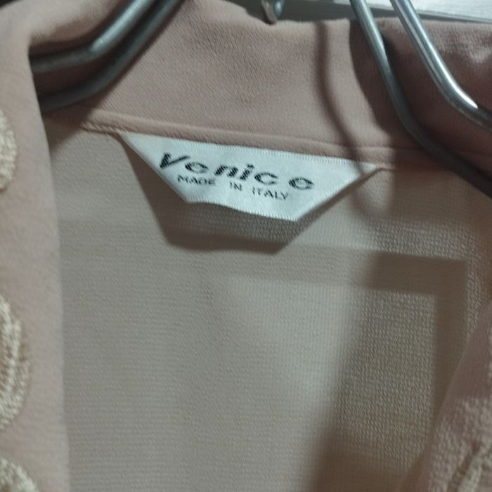 Блузка нежно бежевого цвета