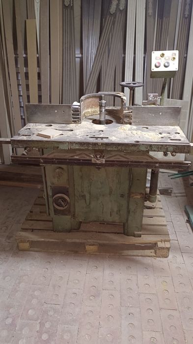 Деревообрабатывающи станок