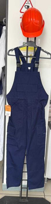 Pantaloni cu pieptar