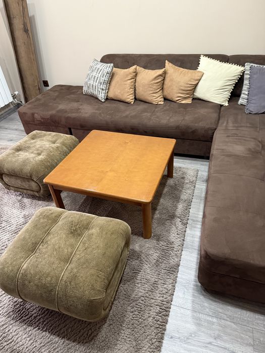 Дървена холна маса