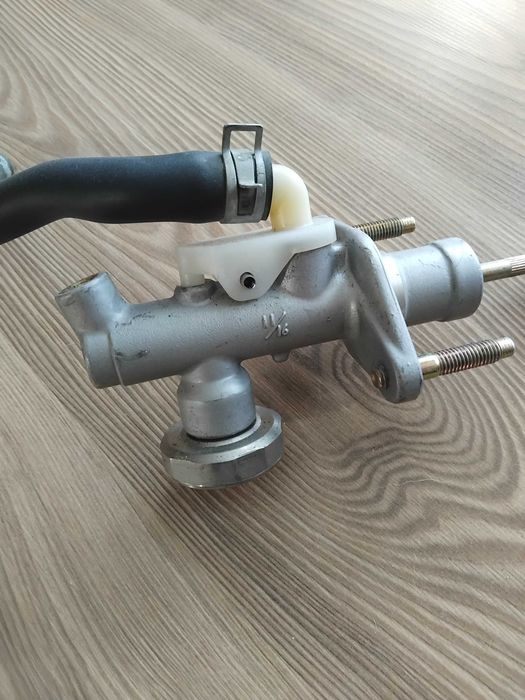 Горна помпа за съединител за нисан примера р12 и камера