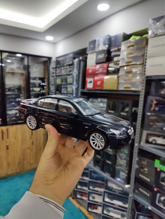 Kyosho BMW M5 E60 1:18