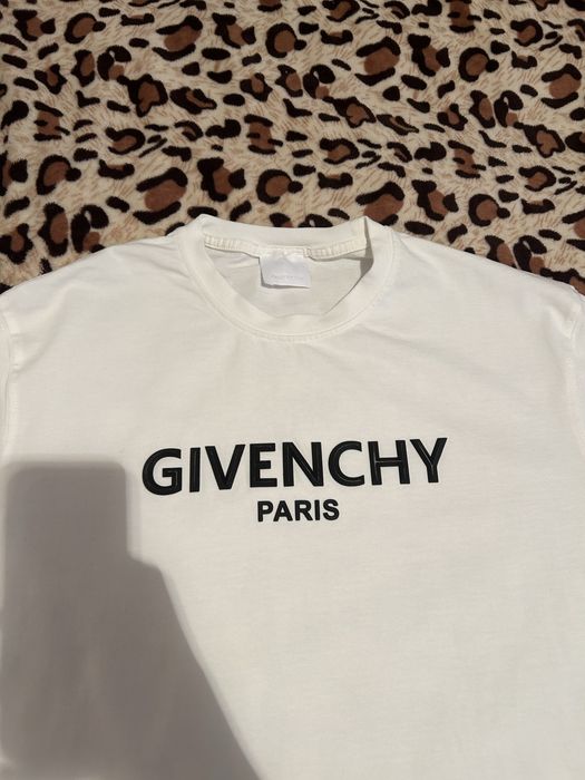 Tricou Givenchy Paris alb marimea L nou