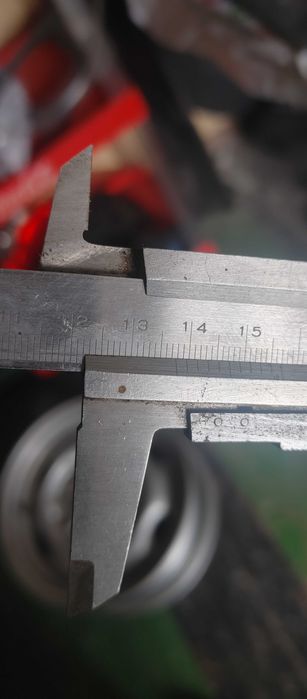 Един брой джанта 14 цола от мазда.