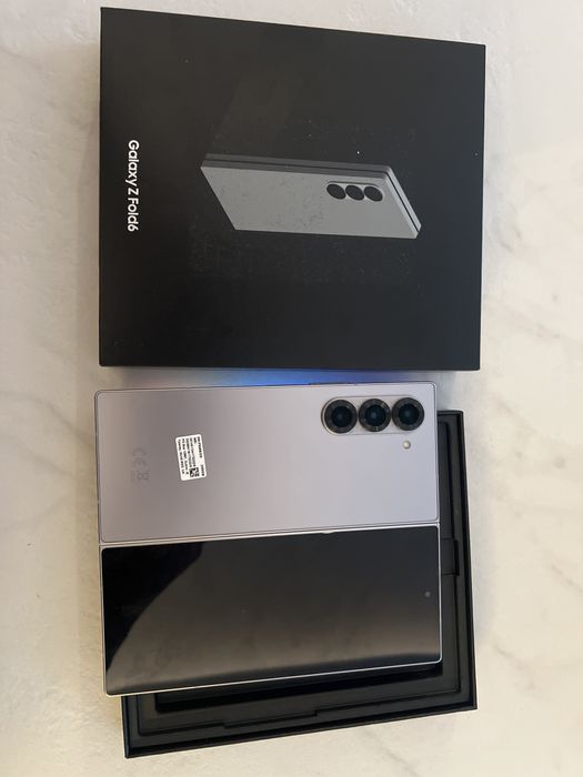 Samsung Fold 6 256 gb / pata neagra pe ecran