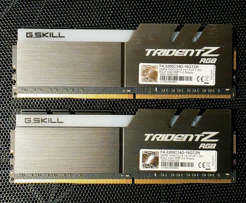 16GB RAM DDR4 3200MHz CL14 Trident Z RGB