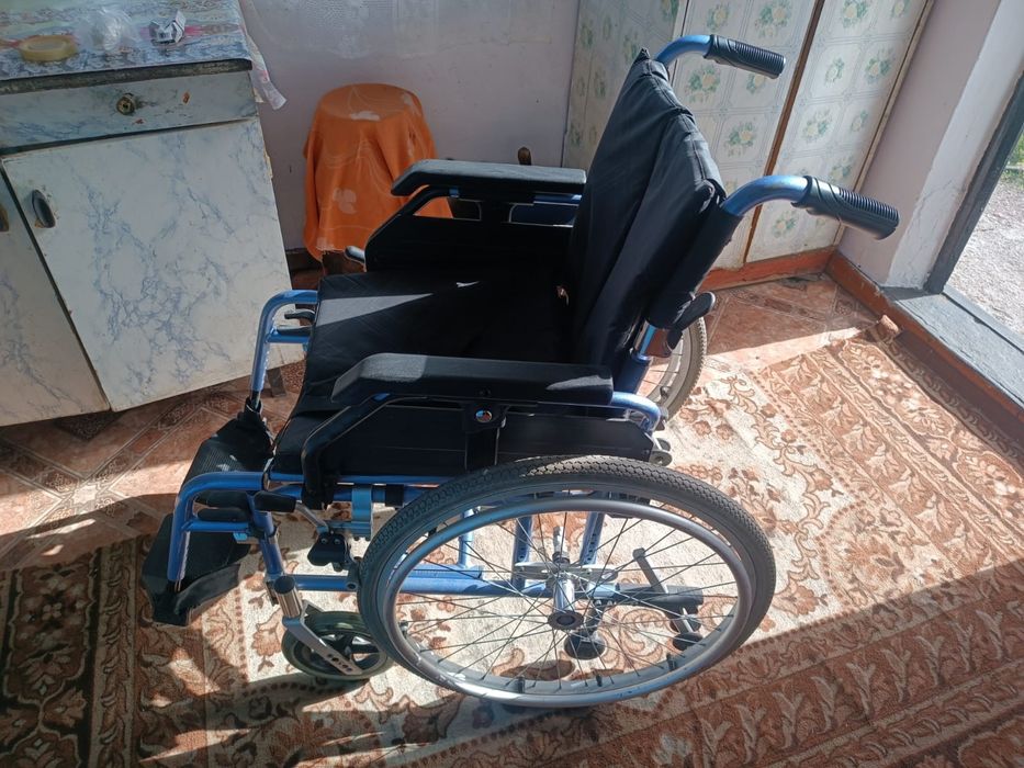 Продам инвалидную коляску