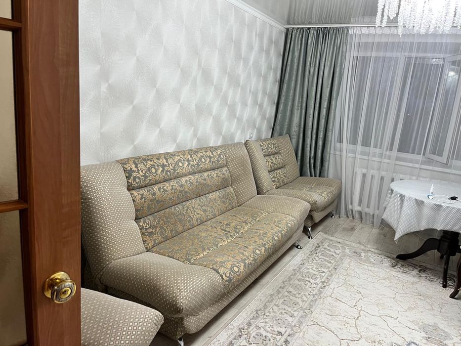 Диван с двумя кресломи