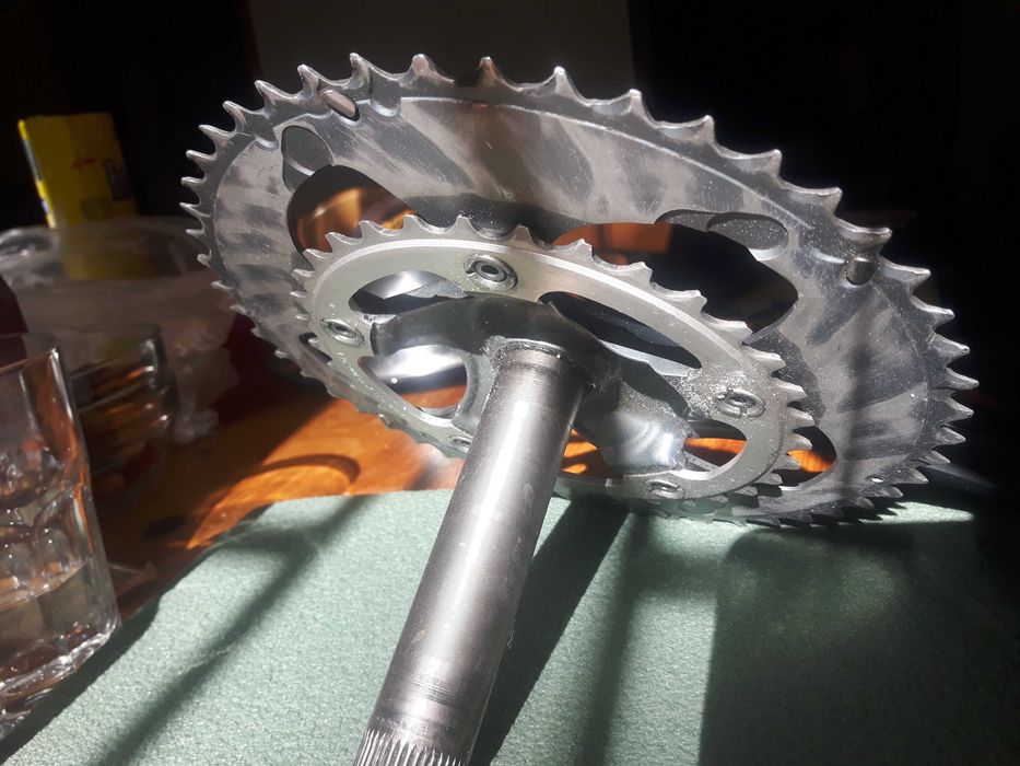 Shimano Тiagra 4600 / 170мм  Само десния курбел със плочите като на снимката, нямам ляв 170мм