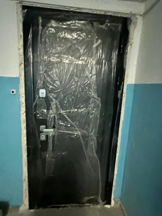 Продается новый входной дверь срочно