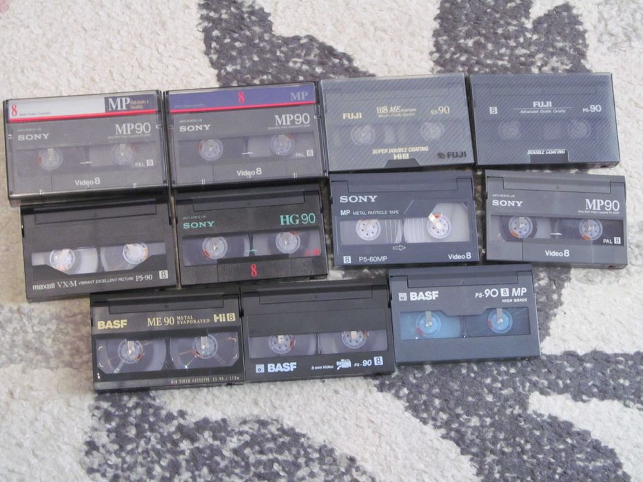 casete video Hi 8 si loturi de 11 buc