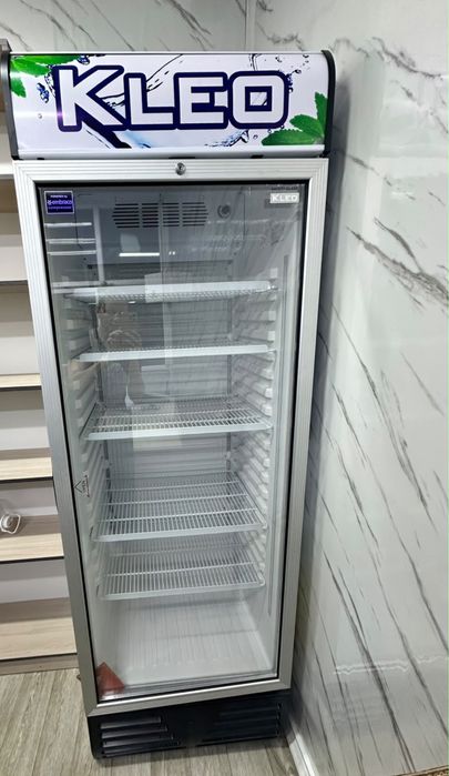 Продам витринные холодильники