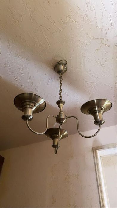 Продам люстру