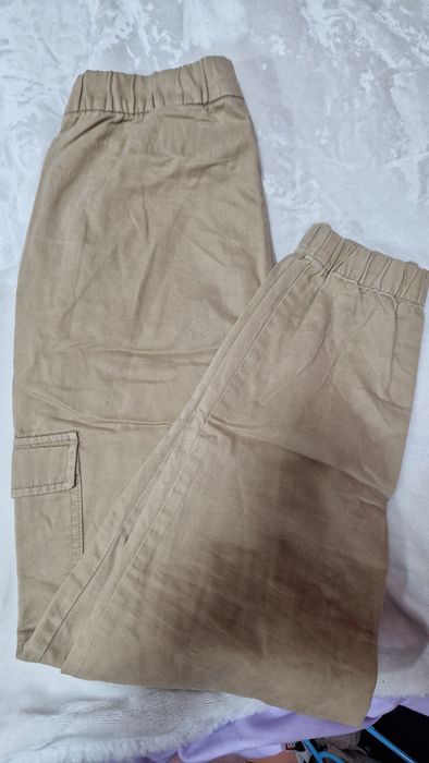 Pantaloni cargo.
