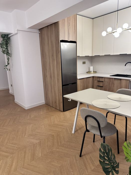 Inchiriez apartament