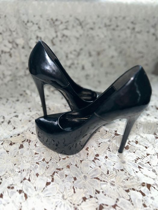 Лабутены в отличном состоянии