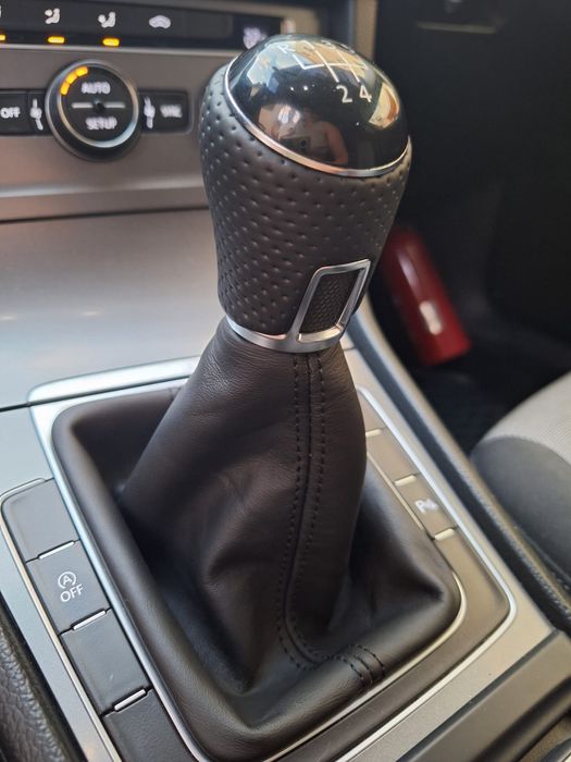 Retapitare volan modificare personalizare volan piele carbon