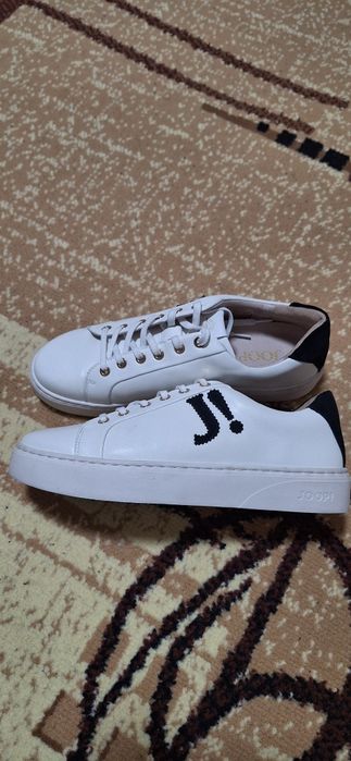 Кроссовки Joop новые.