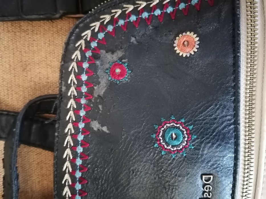 Раничка Desigual. Цена 10 лв.
Има забележки, които могат да се поправя