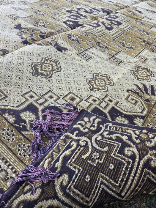 Двулицев вълнен килим