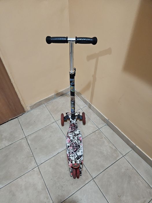Детский самокат целый