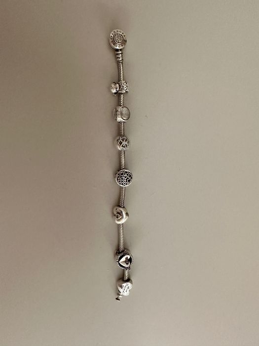 Pandora brățara purtată extrem de putin