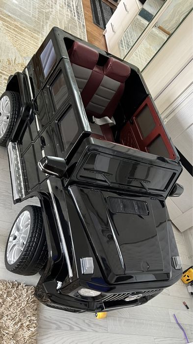 Продам машину детскую