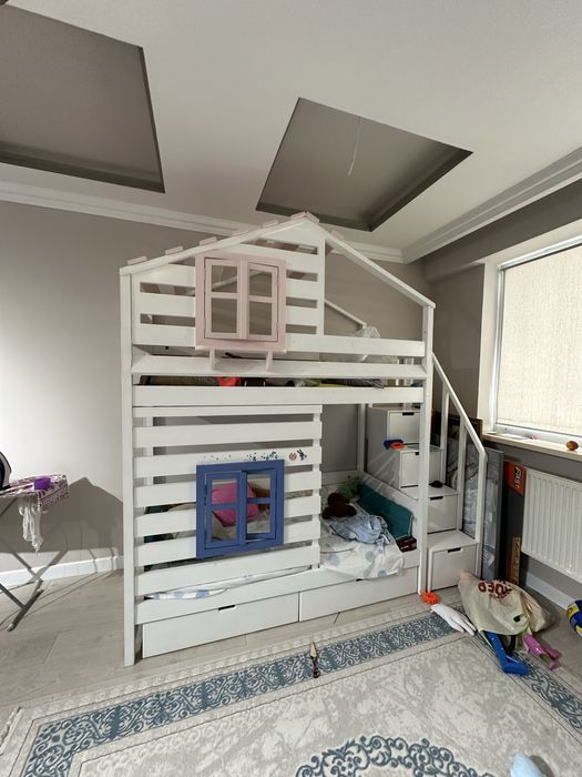 Двухъярусная кровать