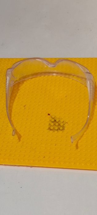 Продам защитные очки.