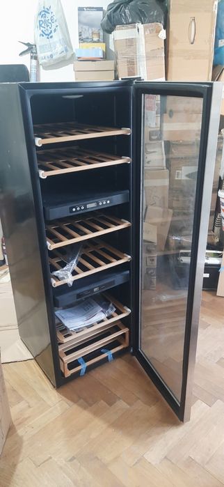 Vitrina de vinuri Hoover - 70 de sticle