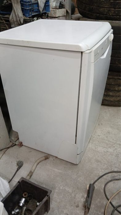 Продам посудомоечную машину Indesit