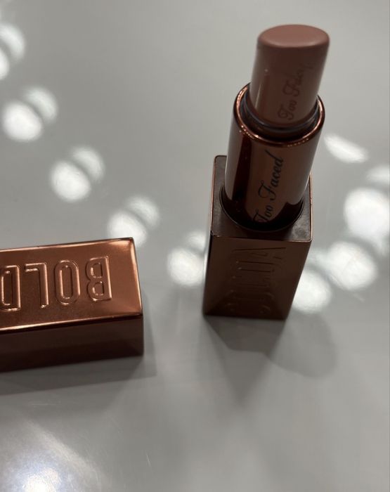 Hourglass Ambient Strobe Lighting Blush руж / Too Faced матово червило