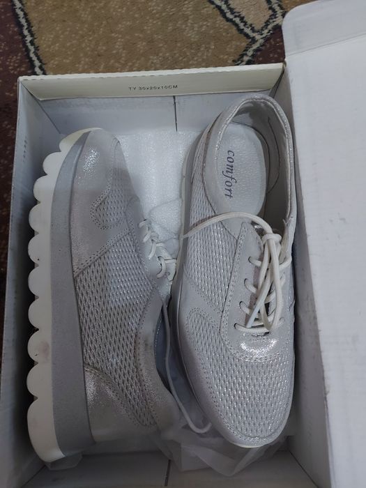 Продам кроссовки