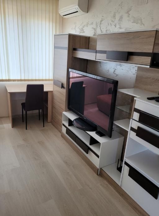 Дава се под наем Двустаен апартамент в Пловдив, Център - 75 кв.м за 435 € - Снимка #1