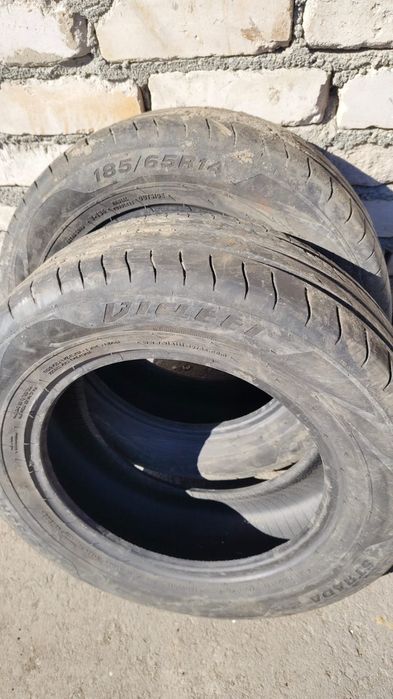 Продам б/у шины 2 шт