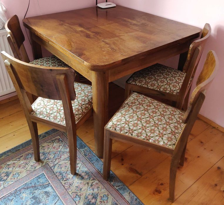 Set din lemn de nuc: Masa Sufragerie + Dulap cu vitrina + Dulap haine