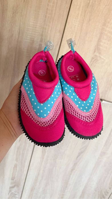 Vând papucei de apa nr 24/25