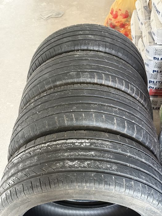 Продам летнюю резину 235/45/18.