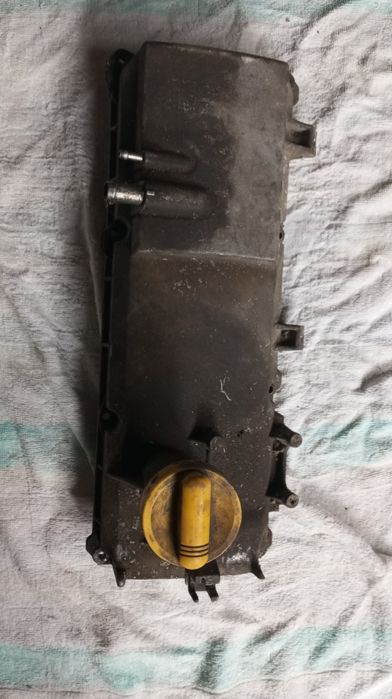 Капак двигател Дачия