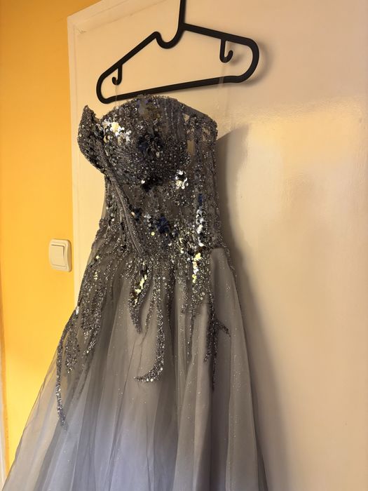 Абитуриентска рокля