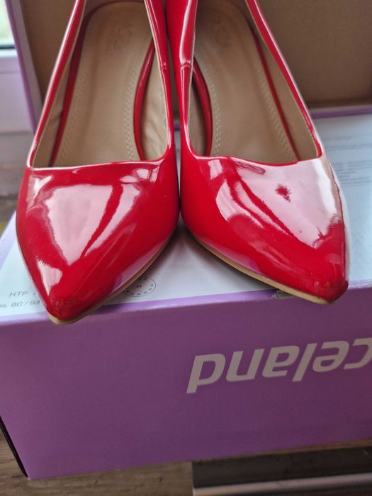 pantofi rosii super rosii