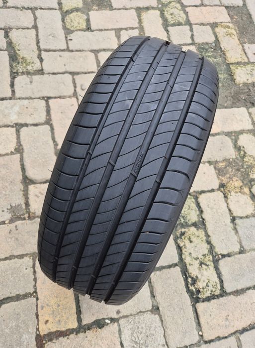 O bucată 205/50 R17 vară - una Bridgestone Michelin