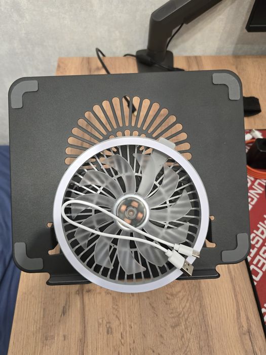 Подставка с охлаждением ноутбука (Б/У))
