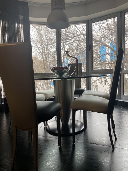 Стъклена овална дизайнерска маса + 6 стола от агнешка кожа