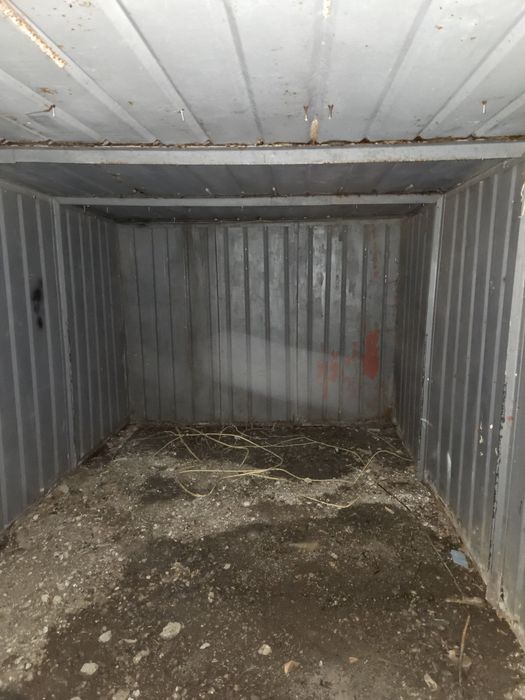 Продавам метален гараж